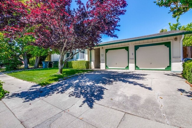 1341-1343 Kingfisher Way