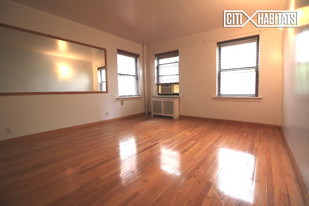 239 E 33rd St-Unit -4B in New York, NY - Building Photo