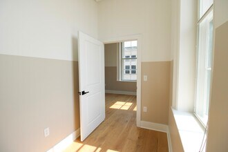 30 W Broad St in Rochester, NY - Foto de edificio - Building Photo