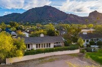 5635 E Lincoln Dr in Scottsdale, AZ - Foto de edificio - Building Photo