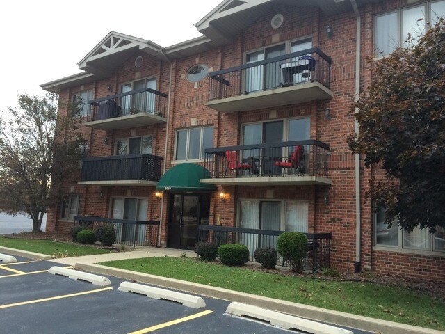 5627 107th St in Chicago Ridge, IL - Building Photo