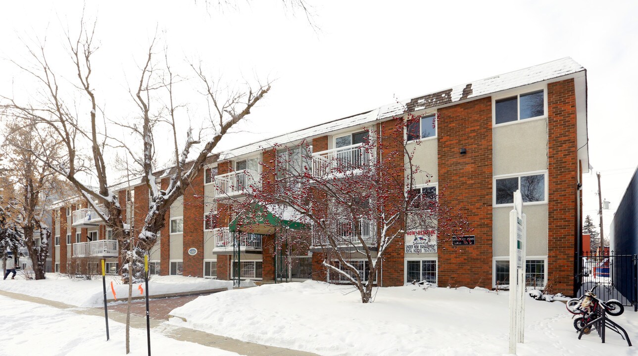 Berkley Arms Apartments in Edmonton, AB - Building Photo