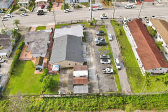 701 E 21st St in Hialeah, FL - Foto de edificio - Building Photo