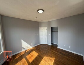 10 Joyce St in Lynn, MA - Building Photo - Building Photo