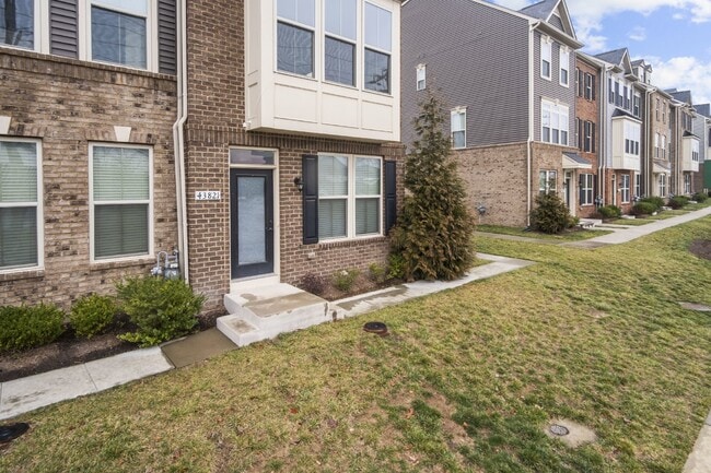 43821 Stubble Cor Sq in Ashburn, VA - Foto de edificio - Building Photo