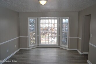 1218 Constitution Dr in Louisville, KY - Foto de edificio - Building Photo