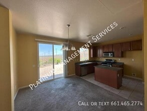 37230 Queen Anne Pl in Palmdale, CA - Building Photo - Building Photo
