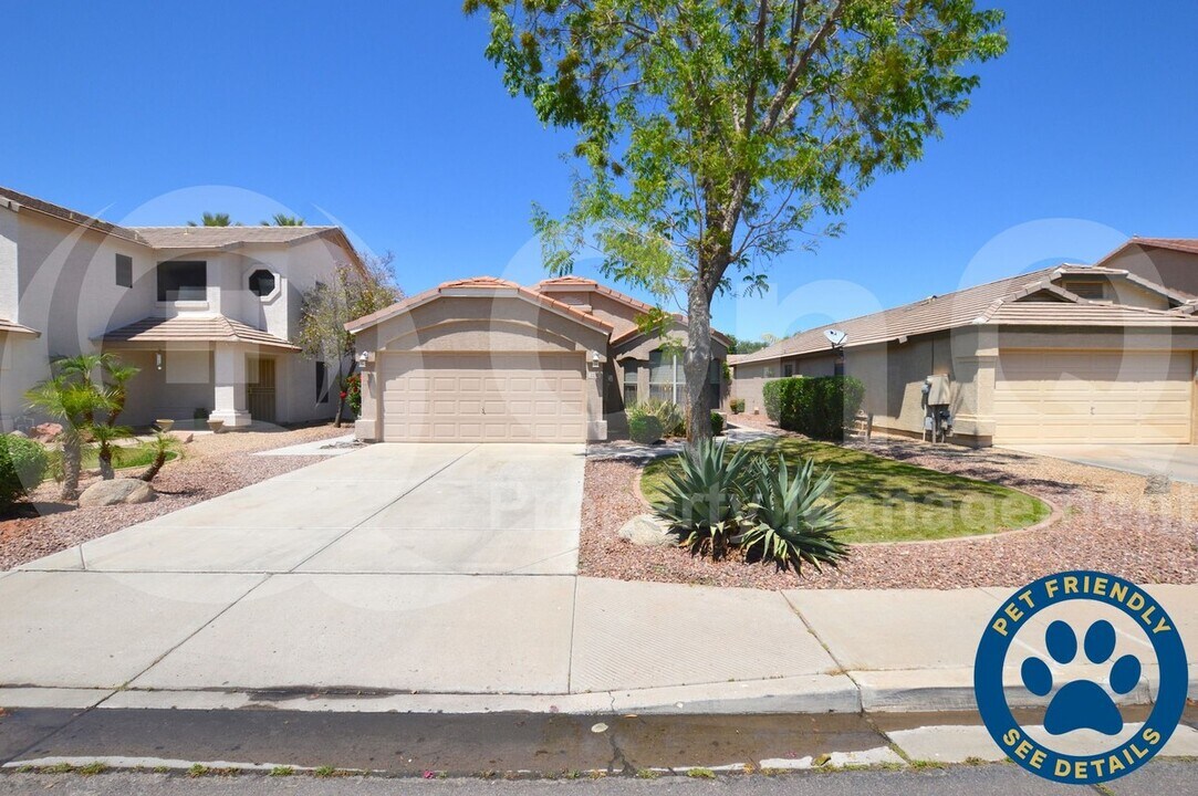 2230 E Pinto Dr in Gilbert, AZ - Building Photo