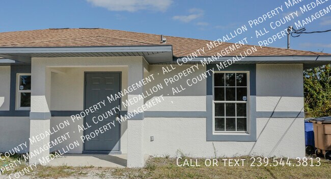 4612 25th St SW in Lehigh Acres, FL - Building Photo - Building Photo