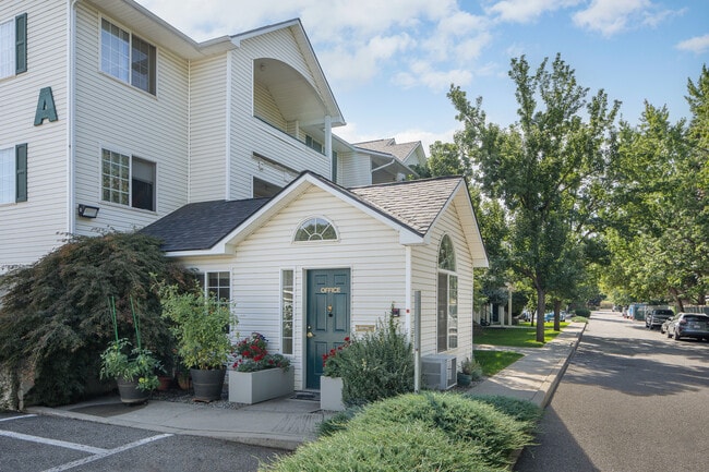 Granite Court Apartments in Veradale, WA - Foto de edificio - Building Photo