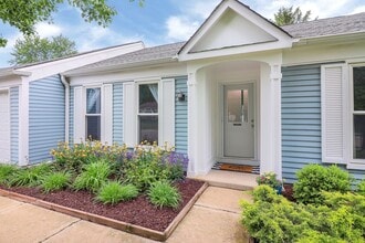2280 Bannister Ln in Aurora, IL - Building Photo - Building Photo
