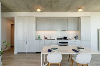 5 MLK in Portland, OR - Foto de edificio - Building Photo