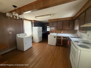 205 2nd St in Blakely, PA - Building Photo - Building Photo