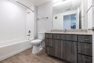 The Landing at Greyhound Park in Commerce City, CO - Foto de edificio - Interior Photo