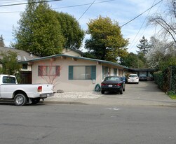 1384-1386 1388 Slater St in Santa Rosa, CA - Building Photo