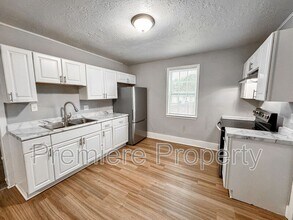 422 S Hocker Ave in Independence, MO - Building Photo - Building Photo