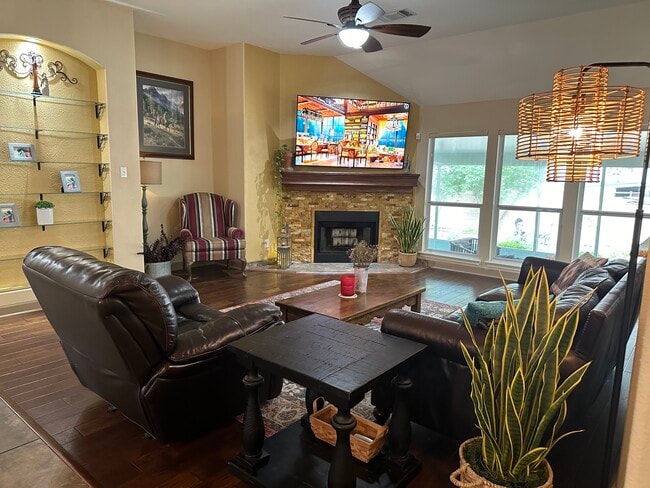 1604 Canyon Oak in Schertz, TX - Foto de edificio - Building Photo