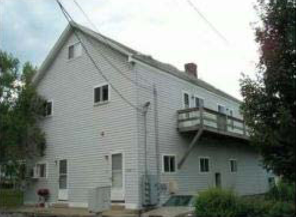 7402 Noblestown Rd in Oakdale, PA - Building Photo