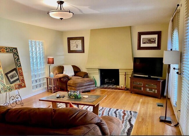 285 S Santa Anita Ave in Pasadena, CA - Building Photo - Building Photo