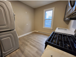348 W Queen Ln in Philadelphia, PA - Building Photo - Building Photo