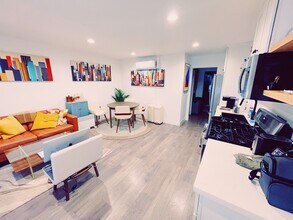 3750 Stocker St, Unit 209 Bachelor Suite in View Park, CA - Building Photo - Building Photo