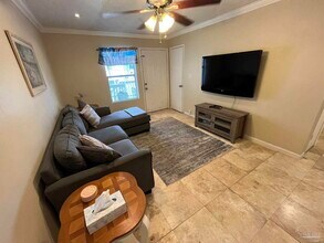3208 Redwood Ln in Gulf Breeze, FL - Foto de edificio - Building Photo