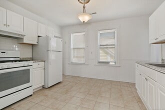 46 Churchill St in Fairfield, CT - Building Photo - Building Photo