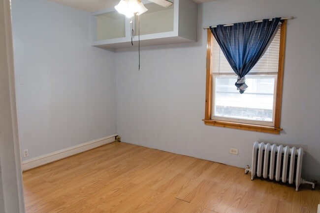 4843 W George St, Unit 2 in Chicago, IL - Building Photo - Building Photo