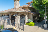 Astoria in Sacramento, CA - Foto de edificio - Building Photo