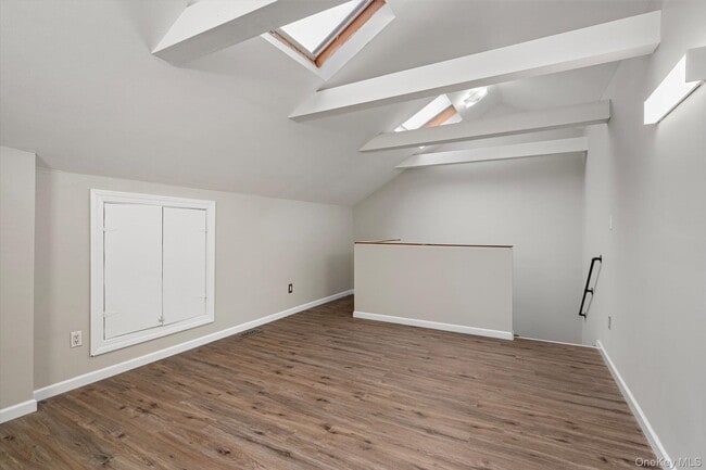 28 Stratford Rd in Oyster Bay, NY - Building Photo - Building Photo