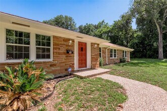 1614 14th St in Huntsville, TX - Building Photo - Building Photo