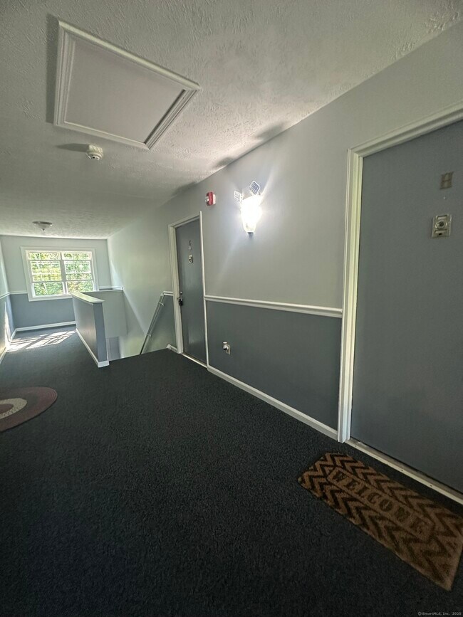 65 Horse Pond Rd in Salem, CT - Building Photo - Building Photo