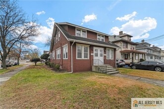 1843 Nottingham Way in Hamilton Township, NJ - Foto de edificio - Building Photo