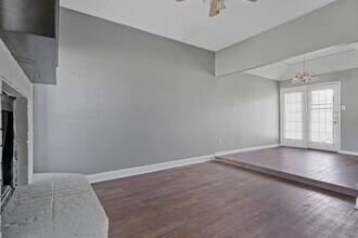 804 Custer St in Arlington, TX - Foto de edificio - Building Photo