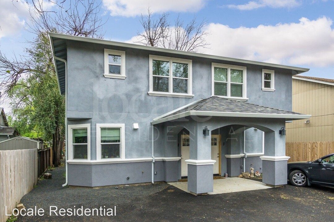 330 Oak St in Chico, CA - Building Photo