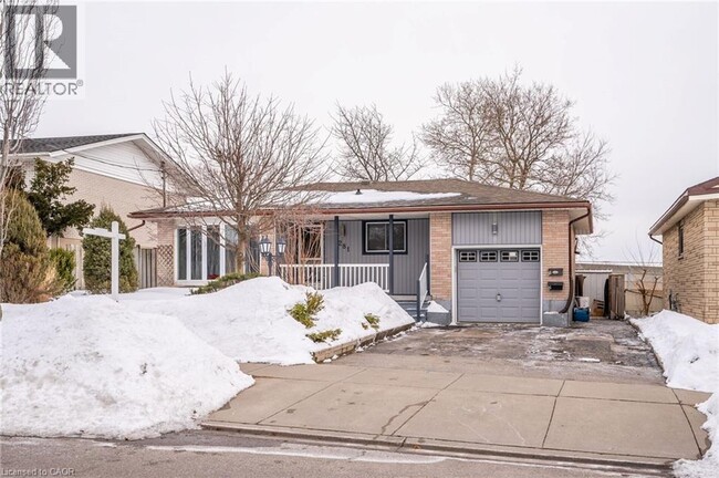 281 Dixon St in Kitchener, ON - Building Photo - Building Photo