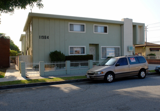 11984 Oxford Ave in Hawthorne, CA - Building Photo - Building Photo