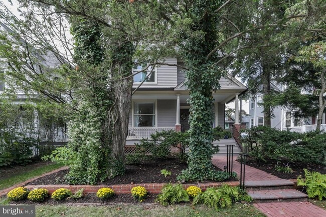 property at 30 Vandeventer Ave