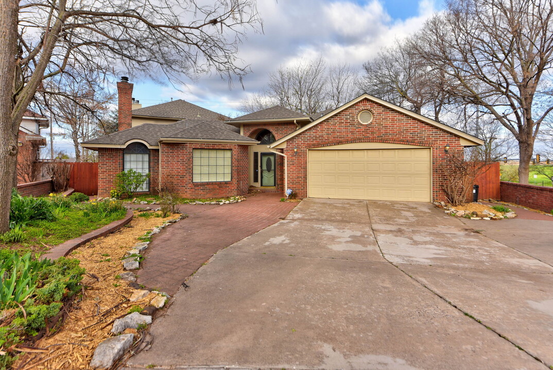 1116 Fountain Gate Ct in Norman, OK - Building Photo