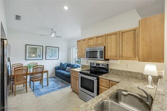 437 Wiggins Lake Ct in Naples, FL - Building Photo - Building Photo