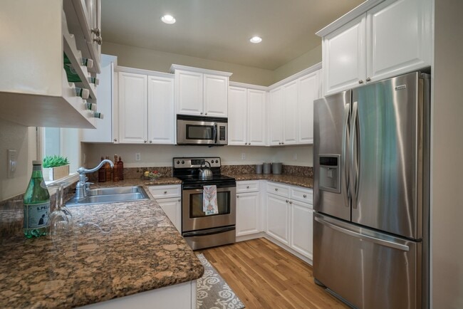 4920 SW Slavin Rd in Portland, OR - Building Photo - Building Photo