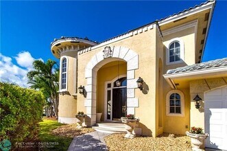 4951 NE 28th Ave in Lighthouse Point, FL - Building Photo - Building Photo