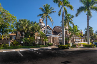 Vista Lago at the Hammocks in Miami, FL - Foto de edificio - Building Photo