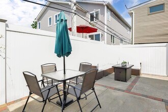 81 Barnes St in Long Beach, NY - Foto de edificio - Building Photo