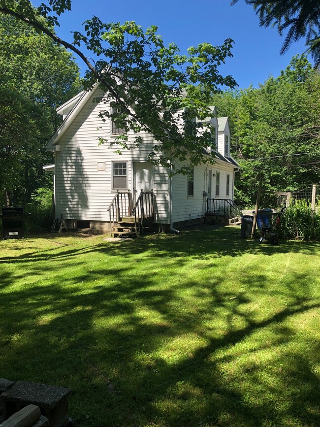 207 Stillwater Ave in Orono, ME - Foto de edificio - Building Photo