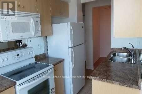 212 Eglinton Ave E in Toronto, ON - Building Photo - Building Photo