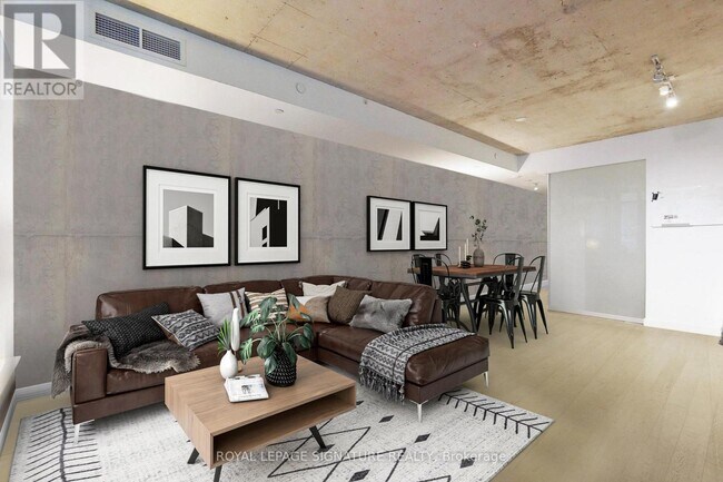 111 Bathurst St in Toronto, ON - Building Photo - Building Photo