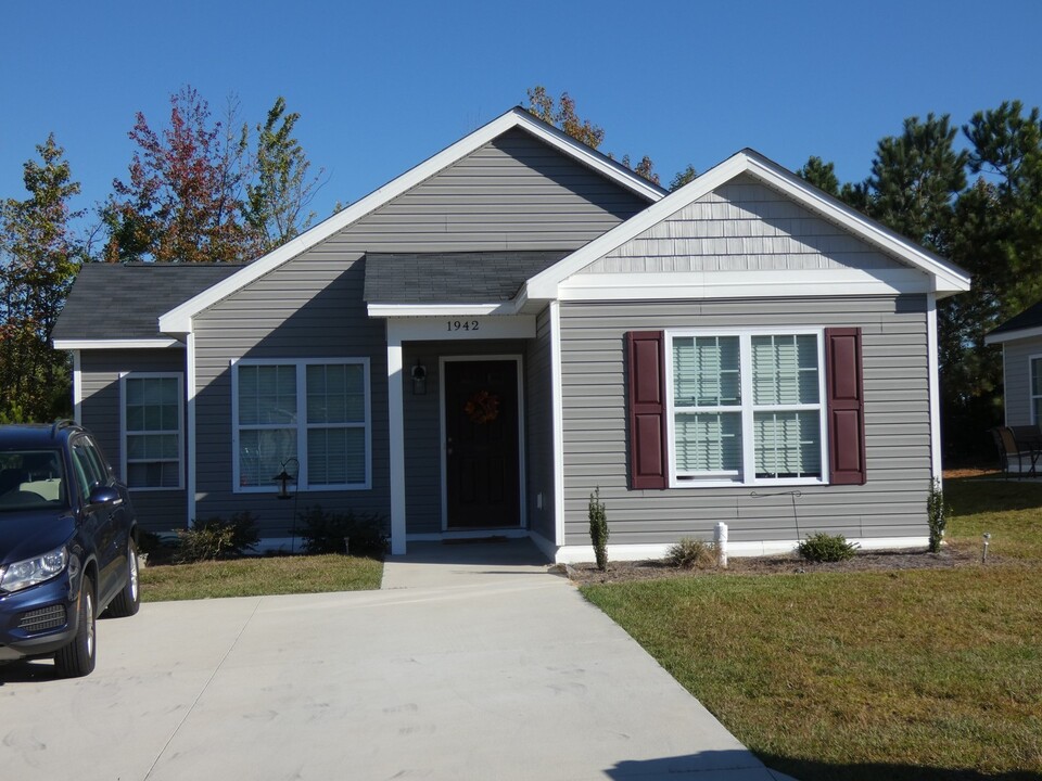 1942 Sapphire Rd in Rocky Mount, NC - Building Photo