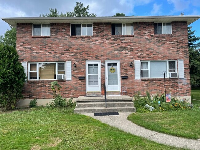 43 Williamsburg Sq, Unit 43 A