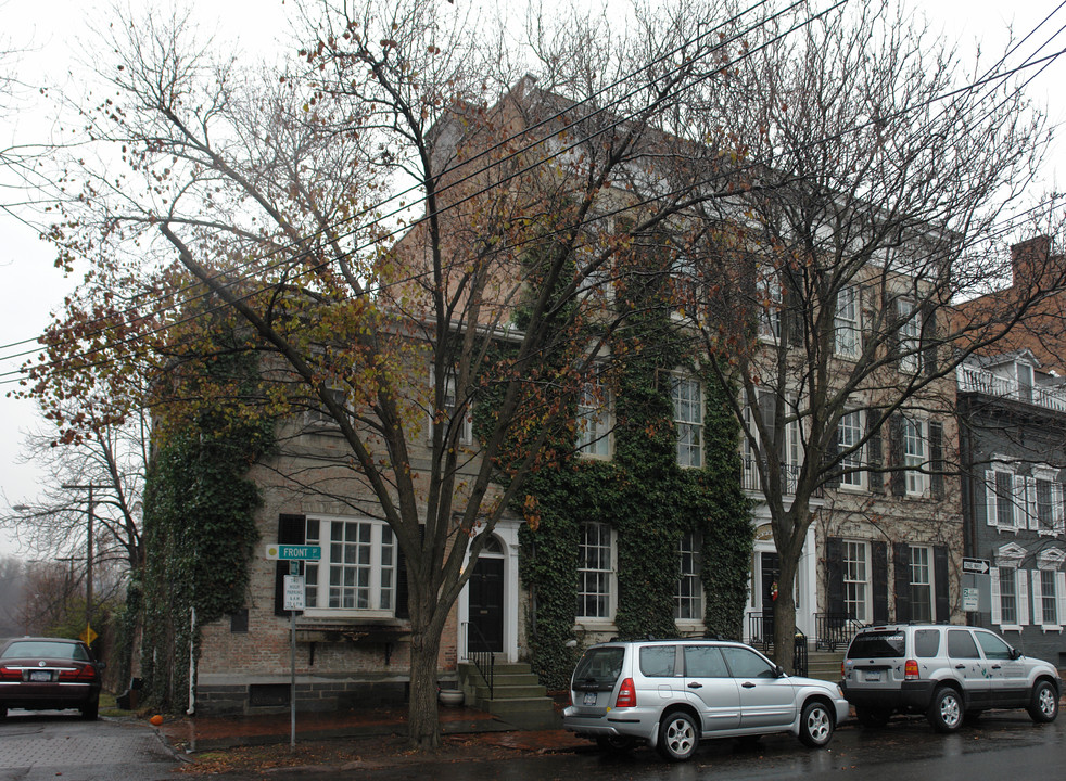 17 Front St in Schenectady, NY - Building Photo